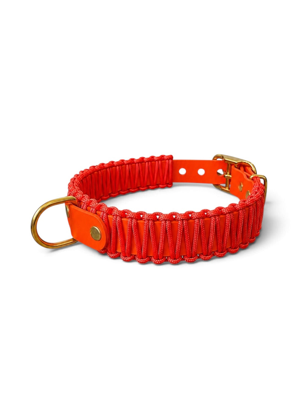 Collier réglable pour chien haut de gamme en Biothane et paracorde tressée orange Orange néon Mécanique fait main par PLI Paris.