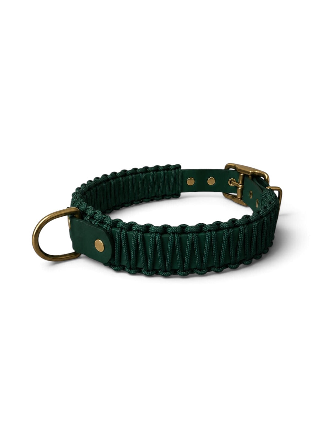 Collier réglable pour chien haut de gamme en Biothane et paracorde tressée vert sapin Green Forest fait main par PLI Paris.