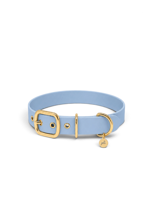 Collier réglable pour chien haut de gamme en Biothane bleu pastel Baby Breeze fait main par PLI Paris.