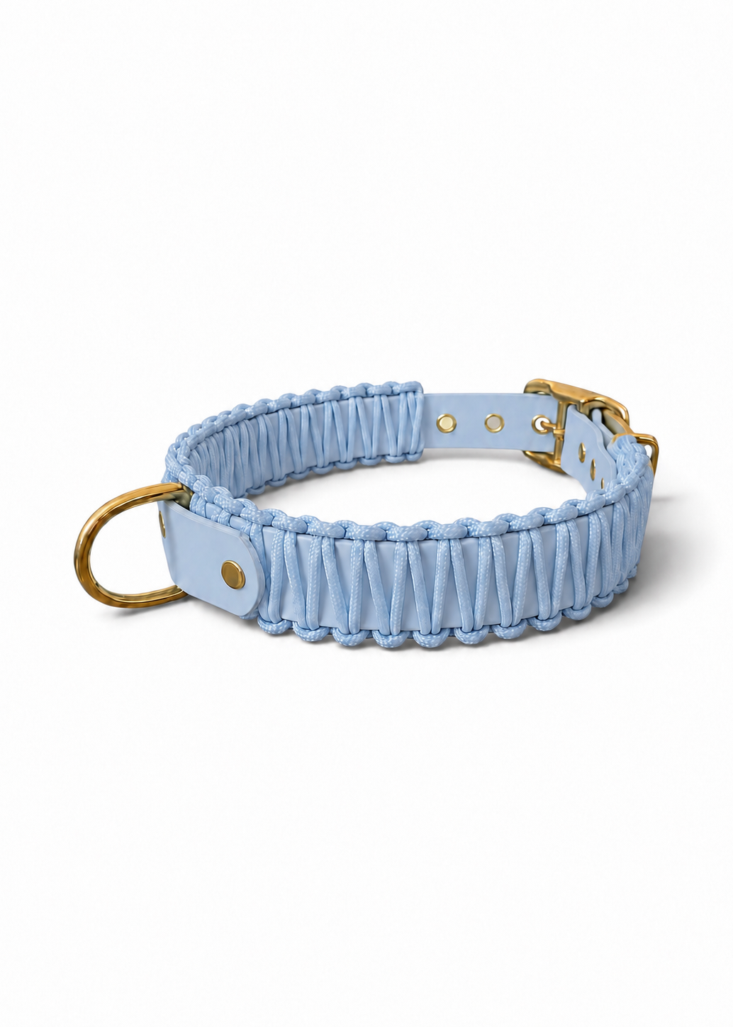 Collier réglable pour chien haut de gamme en Biothane et paracorde tressée bleu pastel Baby Breeze fait main par PLI Paris.