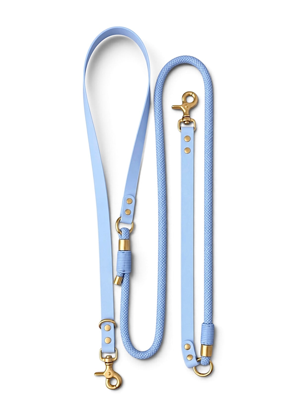 Laisse multi-positions pour chien en Biothane et paracorde bleu pastel Baby Breeze par la marque française PLI Paris.