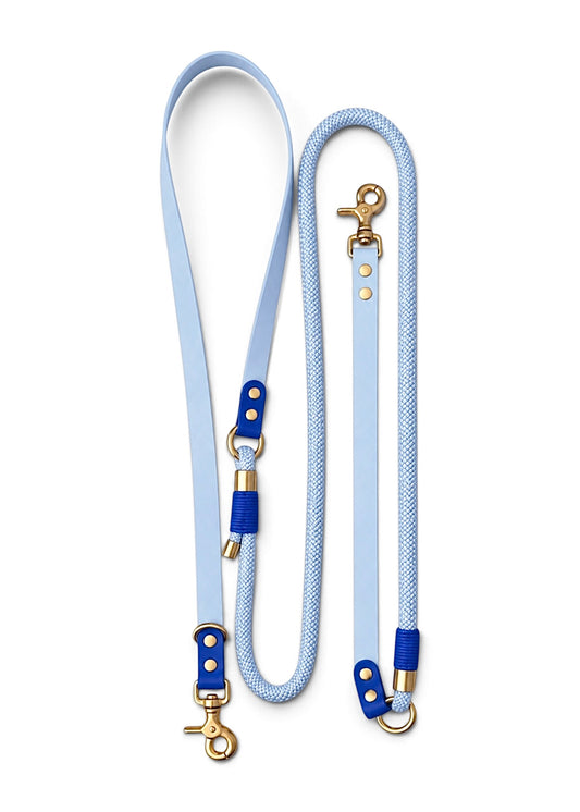 Laisse multi-positions pour chien en Biothane et paracorde bleue Mykonos par la marque française PLI Paris.