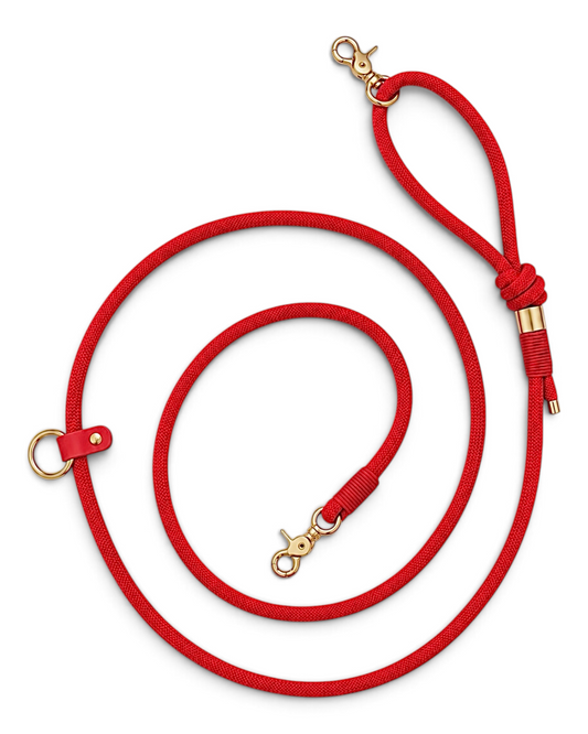 Laisse multi-positions et main libre en corde ultra resistante rouge Big Kiss par PLI Paris. Accessoires pour chiens fait main