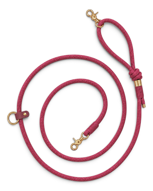 Laisse multi-positions et main libre en corde ultra resistante bordeaux cerise Napa Valley par PLI Paris. Accessoires pour chiens fait main