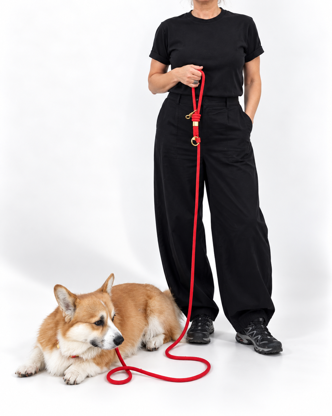 Laisse multi-positions et main libre en corde ultra resistante portee longue par PLI Paris. Accessoires pour chiens fait main